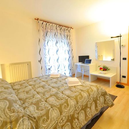 Bed And Breakfast La Sosta Ponte San Nicolò Rum bild