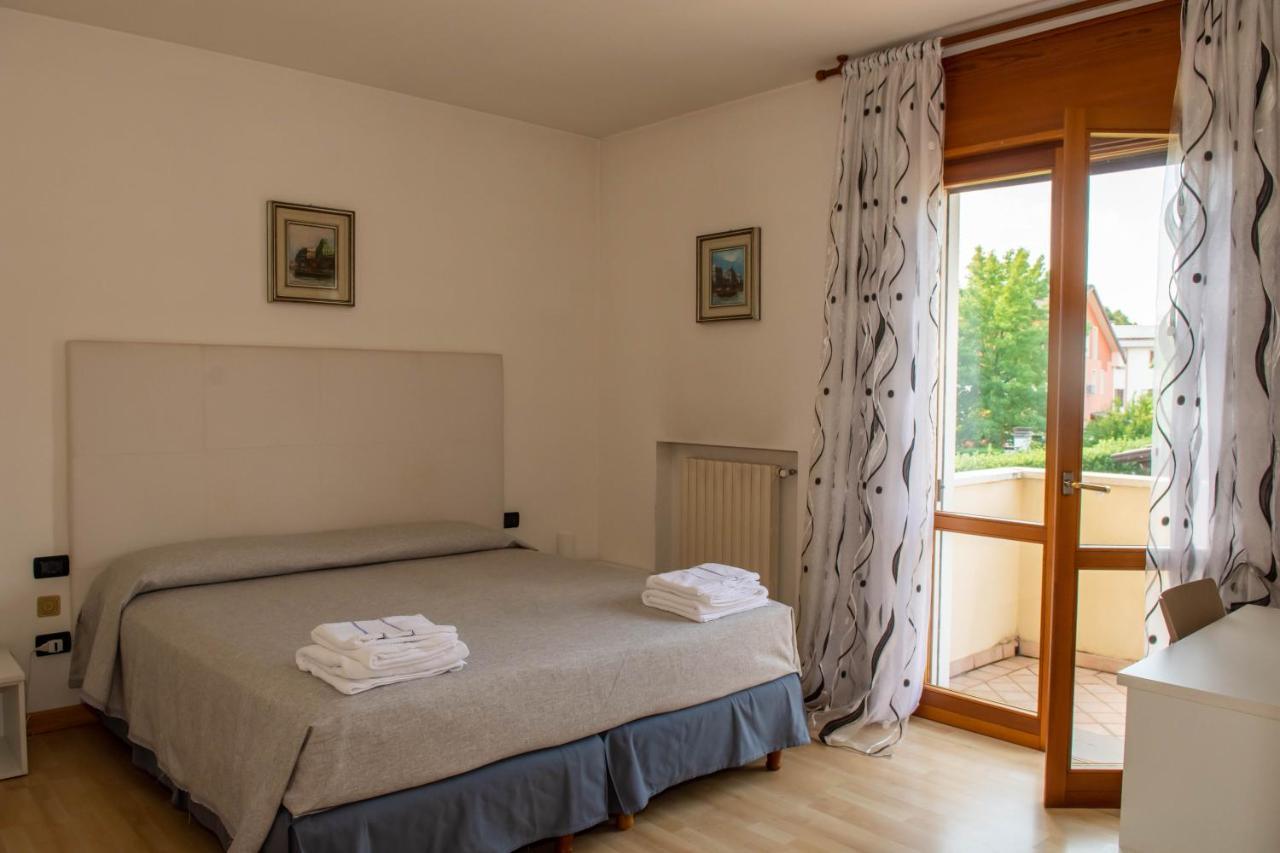 Bed And Breakfast La Sosta Ponte San Nicolò Exteriör bild